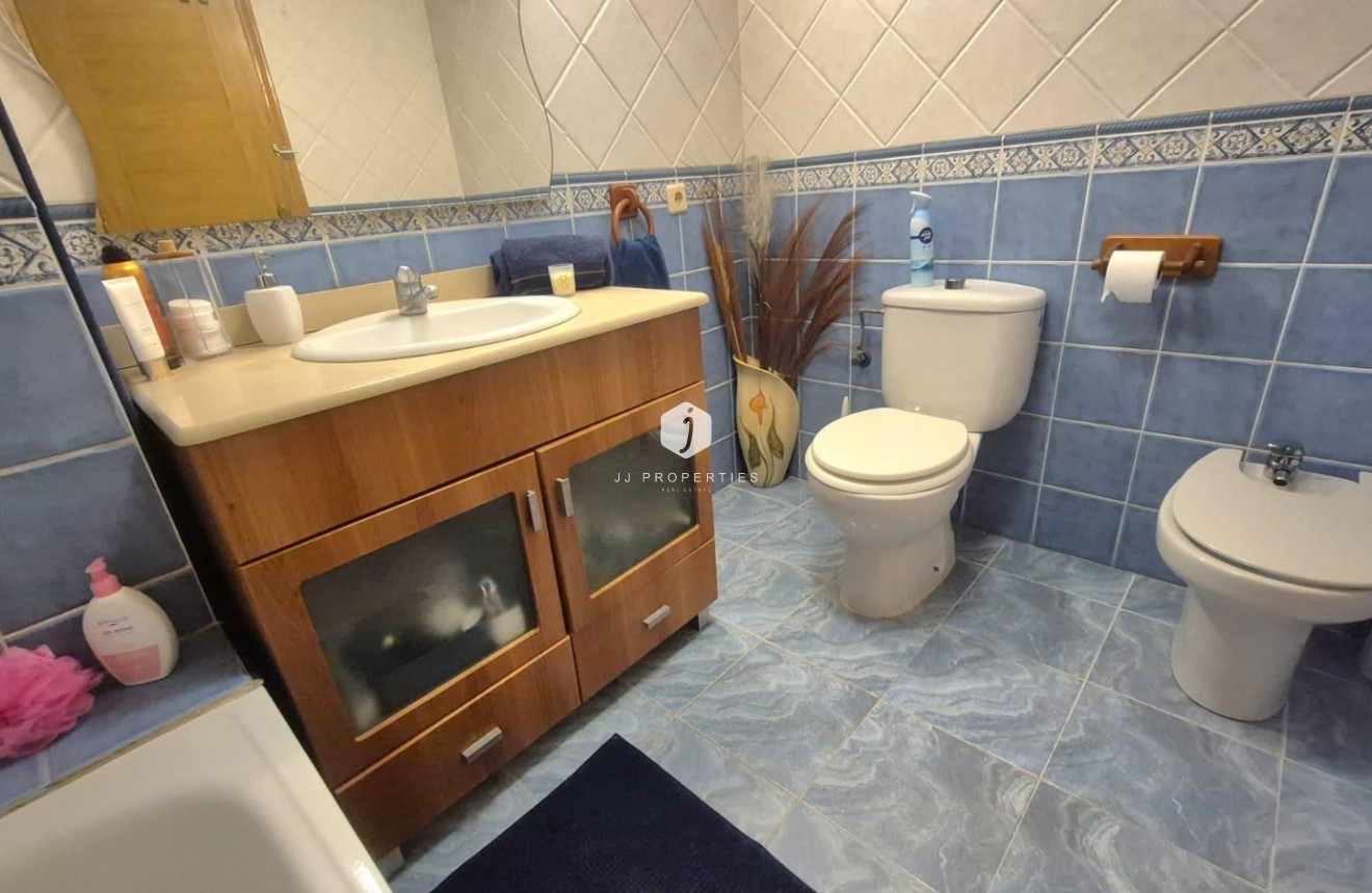 Z drugiej ręki - Mieszkanie w bloku -
Torrevieja - Acequion