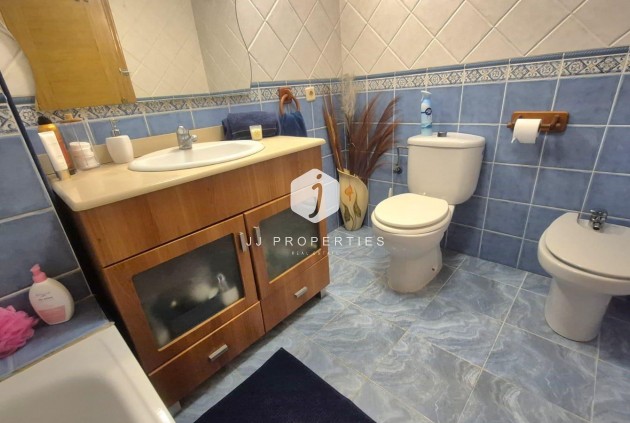 Z drugiej ręki - Mieszkanie w bloku -
Torrevieja - Acequion