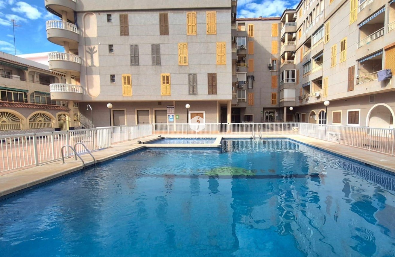 Z drugiej ręki - Mieszkanie w bloku -
Torrevieja - Acequion