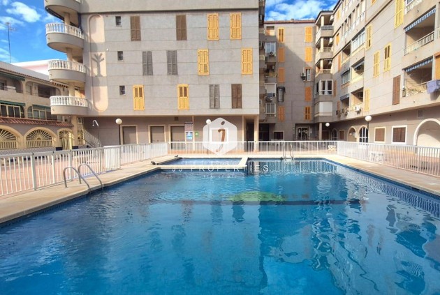 Z drugiej ręki - Mieszkanie w bloku -
Torrevieja - Acequion