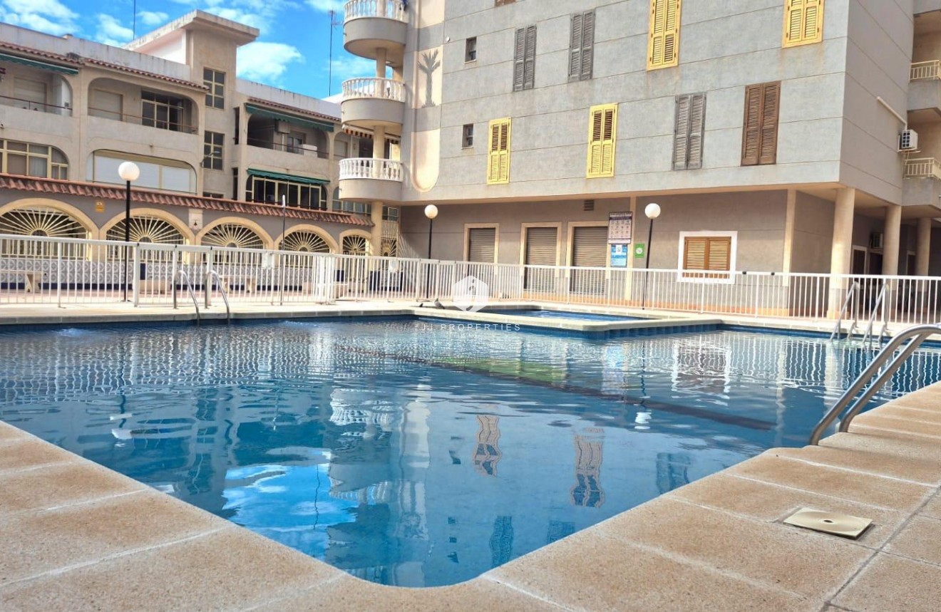 Z drugiej ręki - Mieszkanie w bloku -
Torrevieja - Acequion