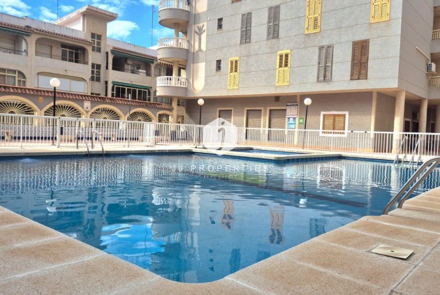 Z drugiej ręki - Mieszkanie w bloku -
Torrevieja - Acequion