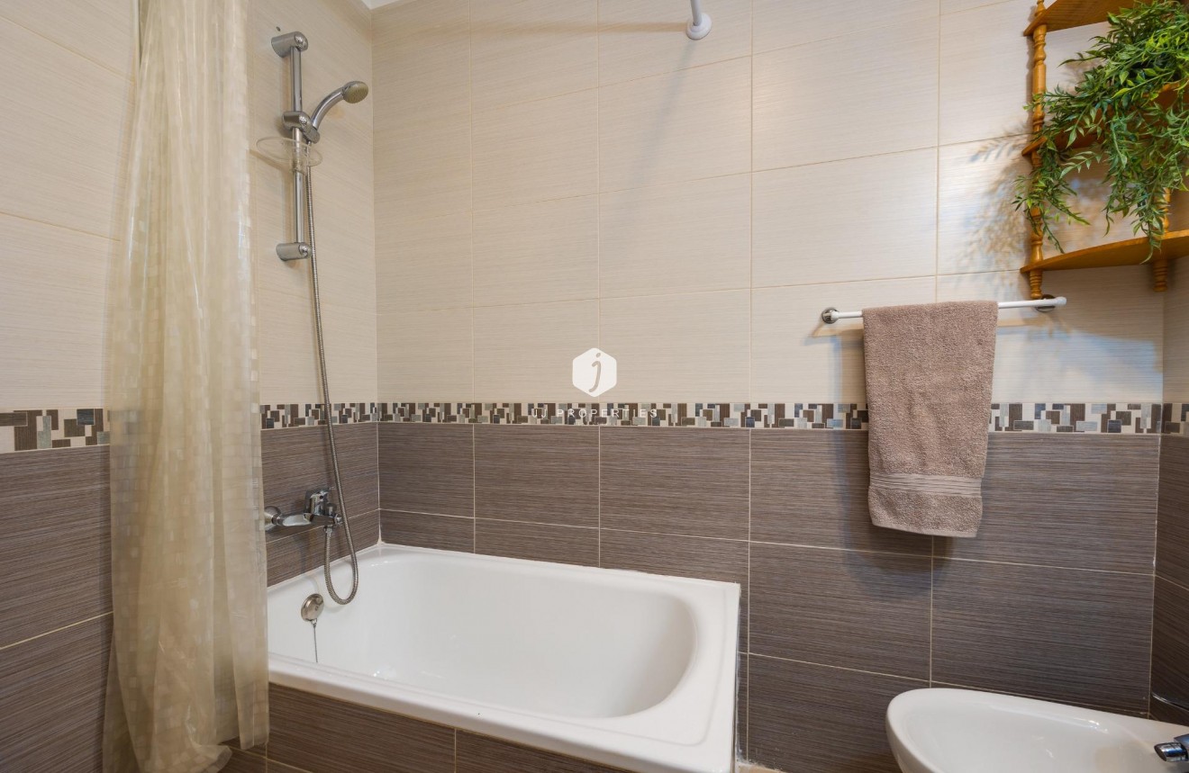Z drugiej ręki - Daszek -
Torrevieja - Centro