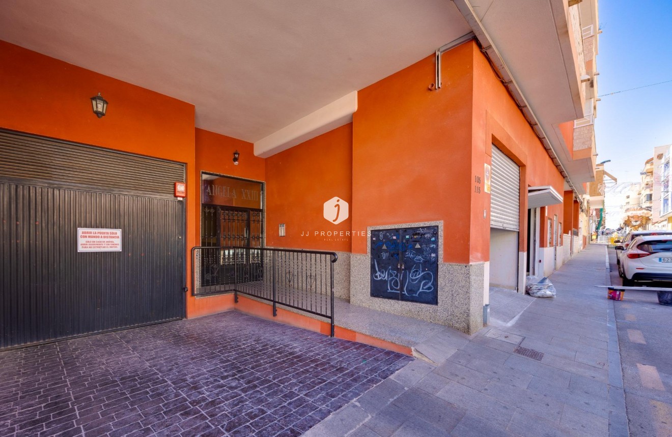 Z drugiej ręki - Daszek -
Torrevieja - Centro