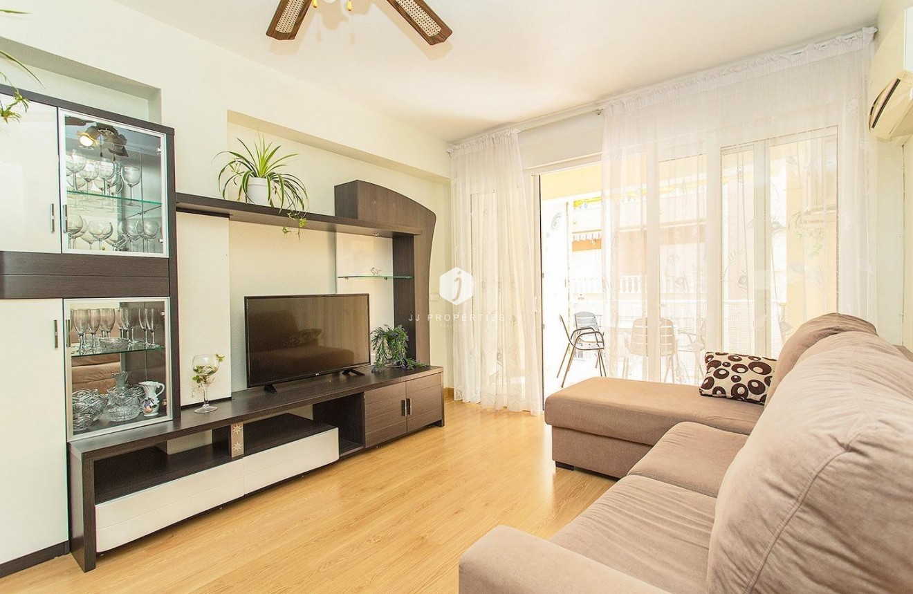 Resale - Apartment / flat -
Torrevieja - Playa del Cura