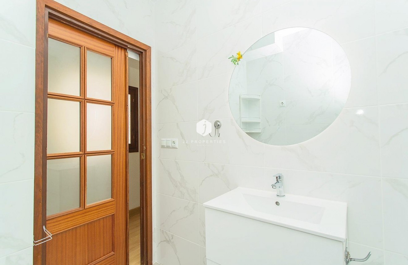 Resale - Apartment / flat -
Torrevieja - Playa del Cura