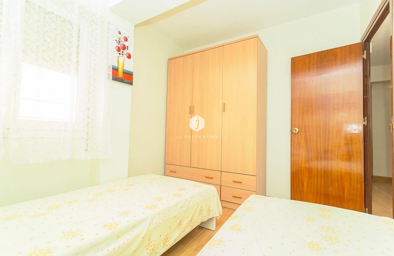 Resale - Apartment / flat -
Torrevieja - Playa del Cura