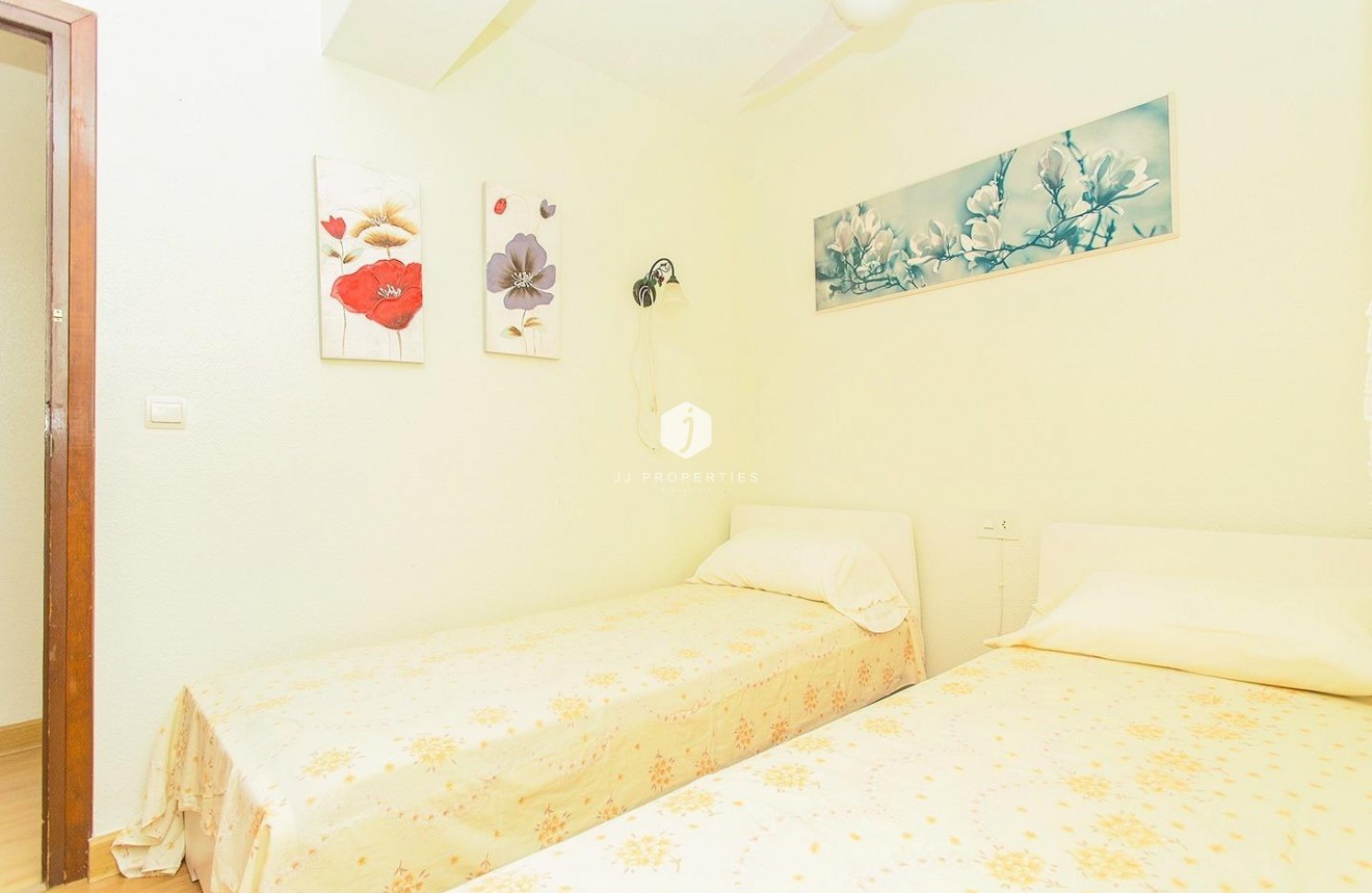 Resale - Apartment / flat -
Torrevieja - Playa del Cura