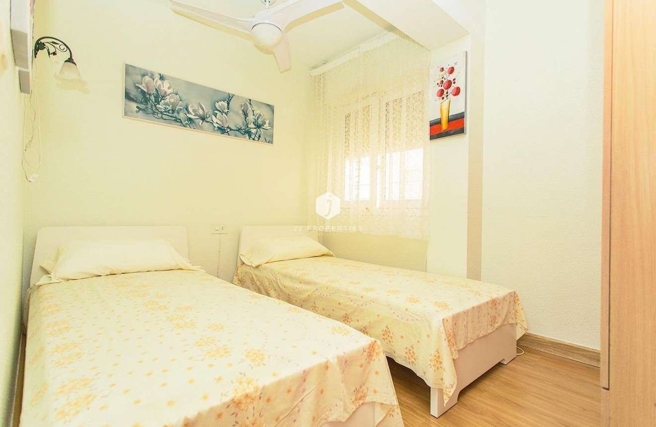 Resale - Apartment / flat -
Torrevieja - Playa del Cura