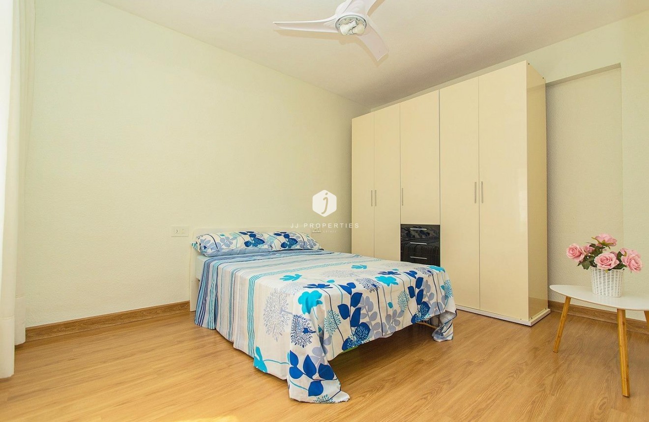 Resale - Apartment / flat -
Torrevieja - Playa del Cura