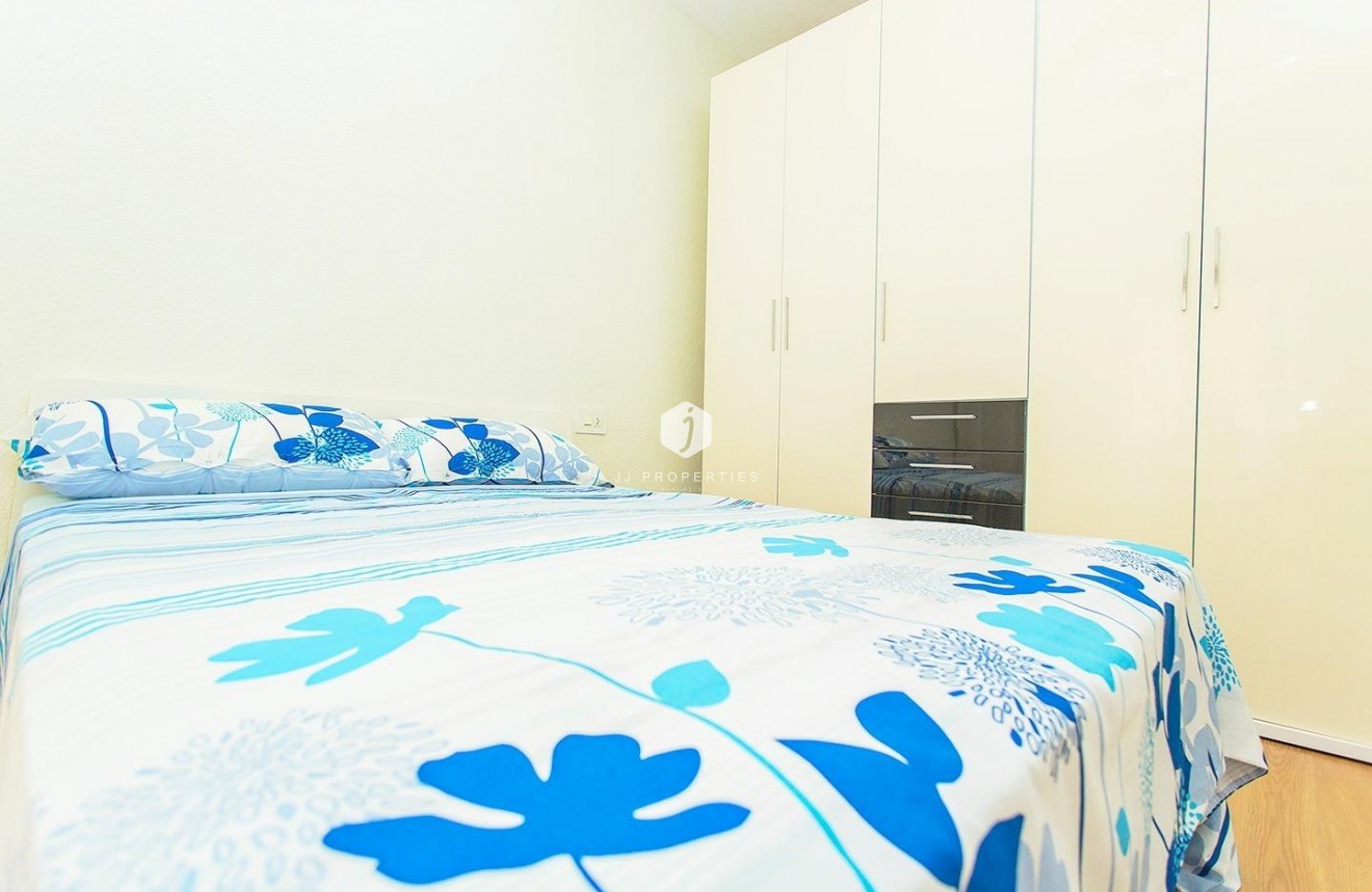 Resale - Apartment / flat -
Torrevieja - Playa del Cura