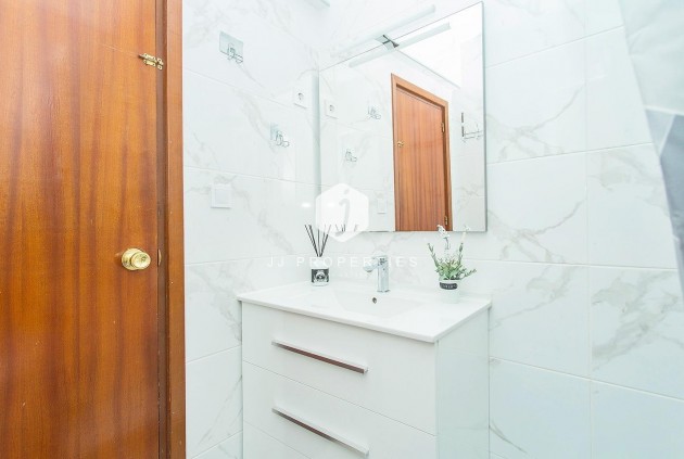 Resale - Apartment / flat -
Torrevieja - Playa del Cura
