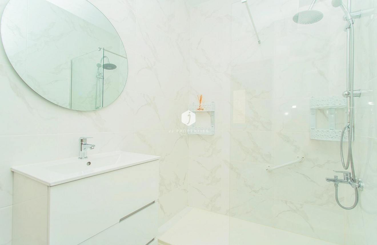 Resale - Apartment / flat -
Torrevieja - Playa del Cura