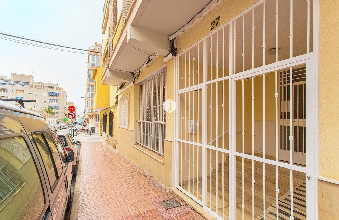 Resale - Apartment / flat -
Torrevieja - Playa del Cura