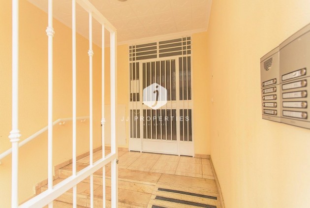 Resale - Apartment / flat -
Torrevieja - Playa del Cura