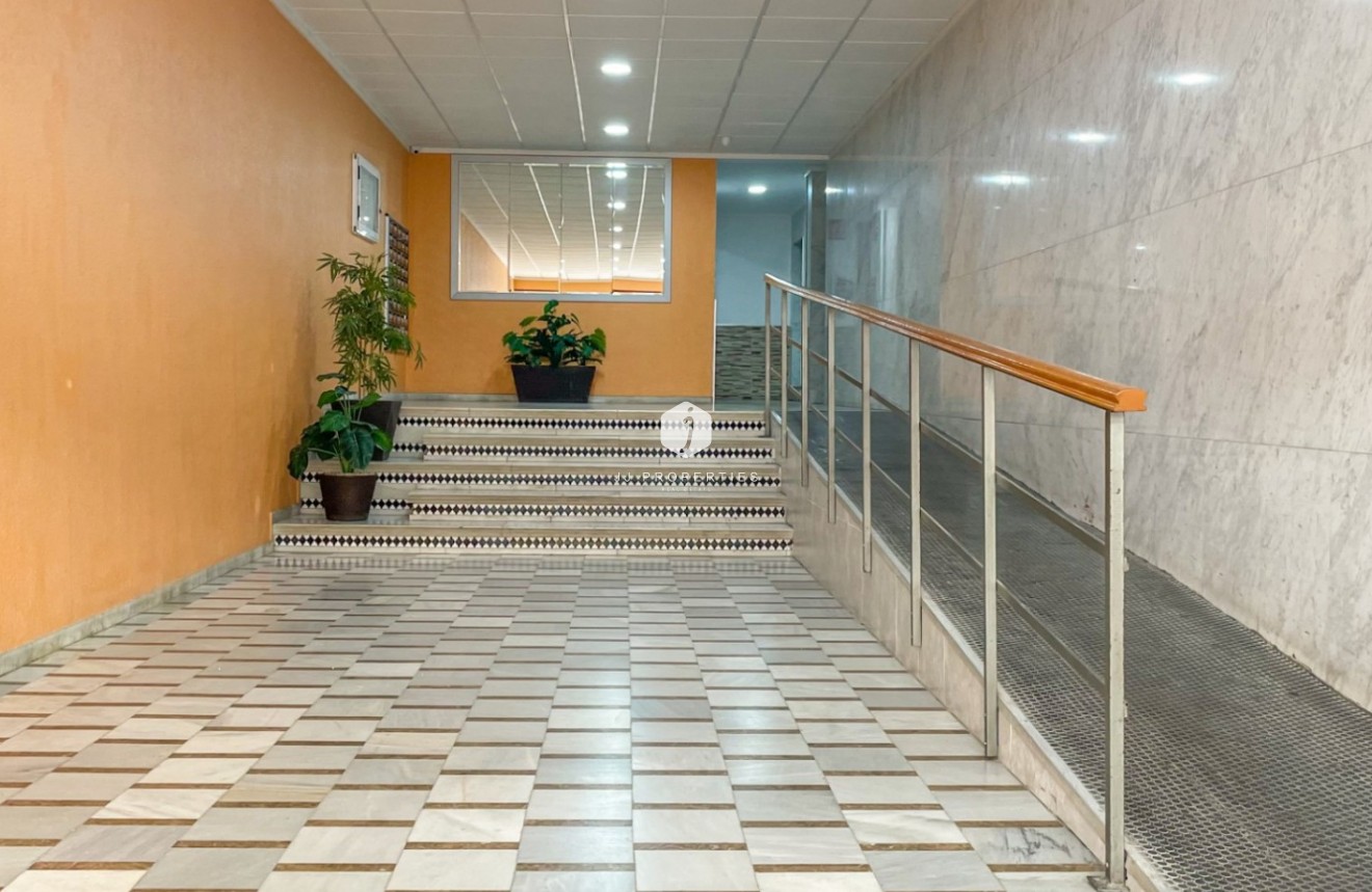 Resale - Apartment / flat -
Torrevieja - Costa Blanca