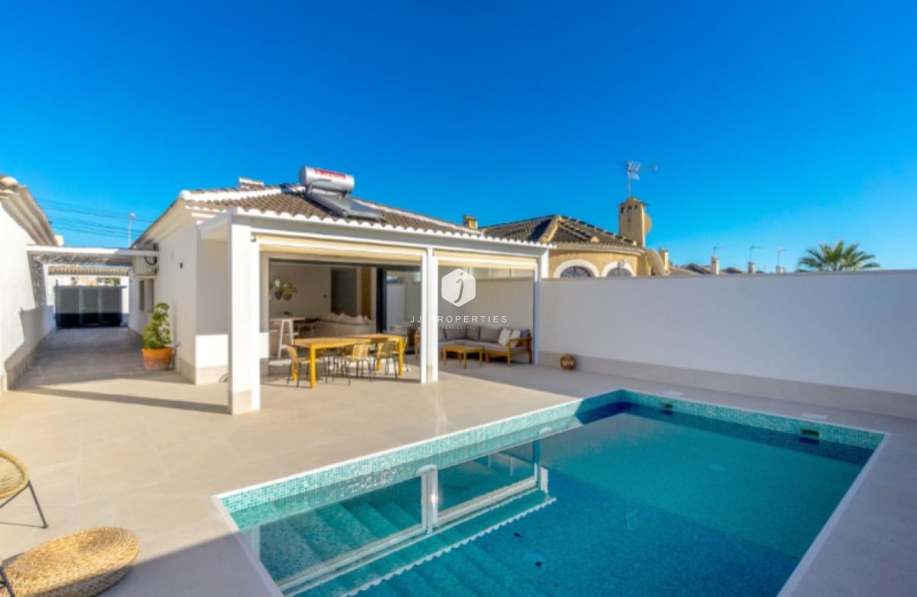 D'occasion - Villa -
Torrevieja - Costa Blanca