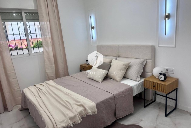Aus zweiter Hand - Wohnung -
Torrevieja - Estacion de autobuses
