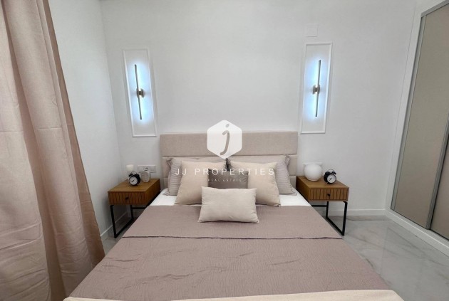 Aus zweiter Hand - Wohnung -
Torrevieja - Estacion de autobuses