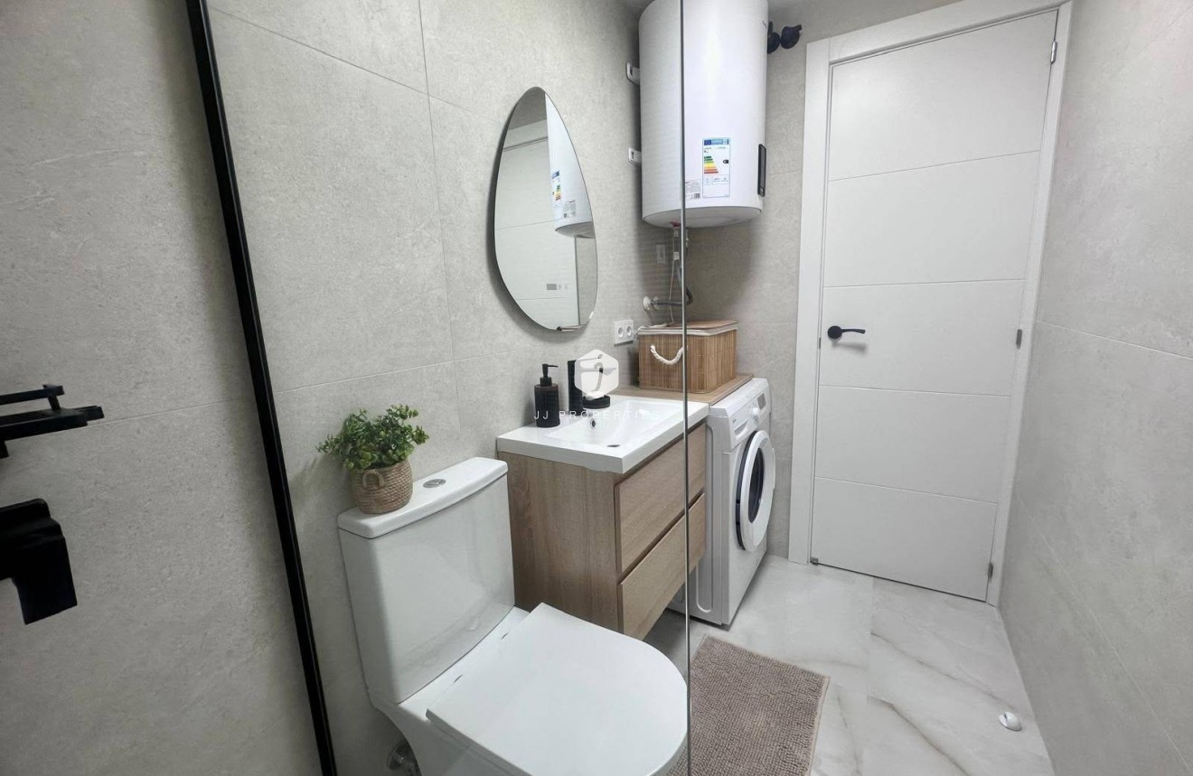 Aus zweiter Hand - Wohnung -
Torrevieja - Estacion de autobuses