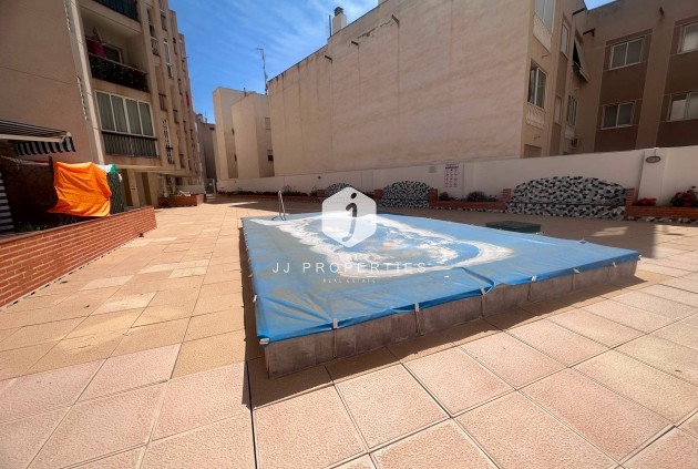 Aus zweiter Hand - Wohnung -
Torrevieja - Estacion de autobuses
