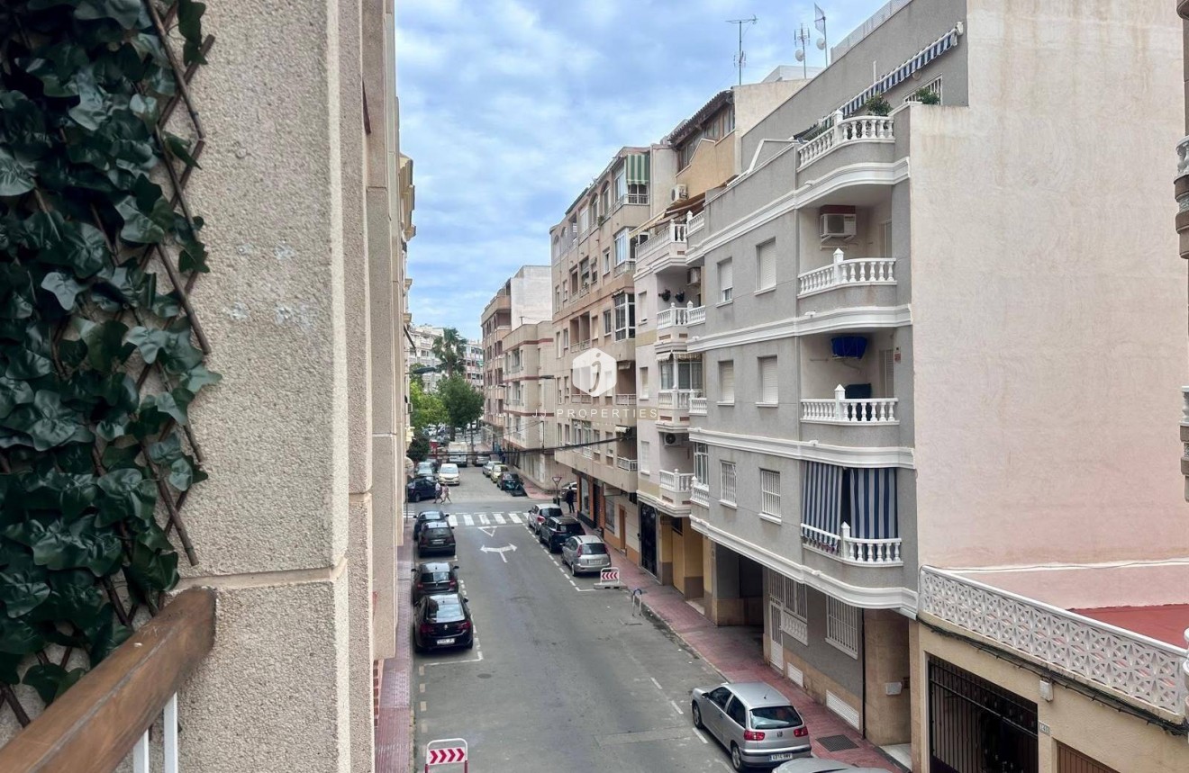 Aus zweiter Hand - Wohnung -
Torrevieja - Estacion de autobuses