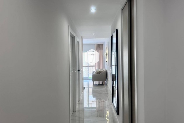 Aus zweiter Hand - Wohnung -
Torrevieja - Estacion de autobuses