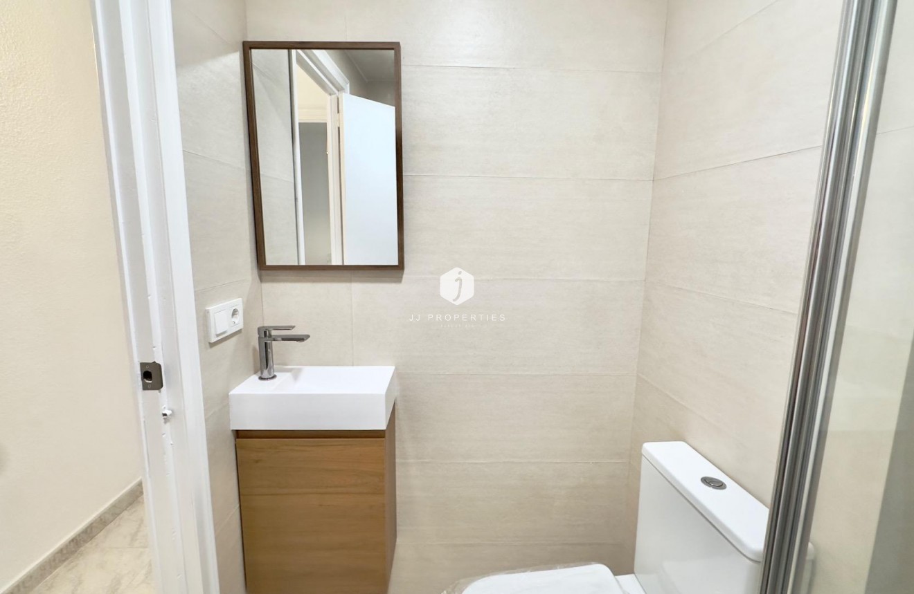Aus zweiter Hand - Wohnung -
Torrevieja - Estacion de autobuses