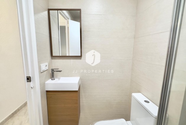 Aus zweiter Hand - Wohnung -
Torrevieja - Estacion de autobuses