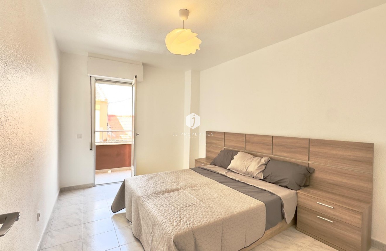 Aus zweiter Hand - Wohnung -
Torrevieja - Estacion de autobuses