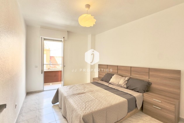 Aus zweiter Hand - Wohnung -
Torrevieja - Estacion de autobuses