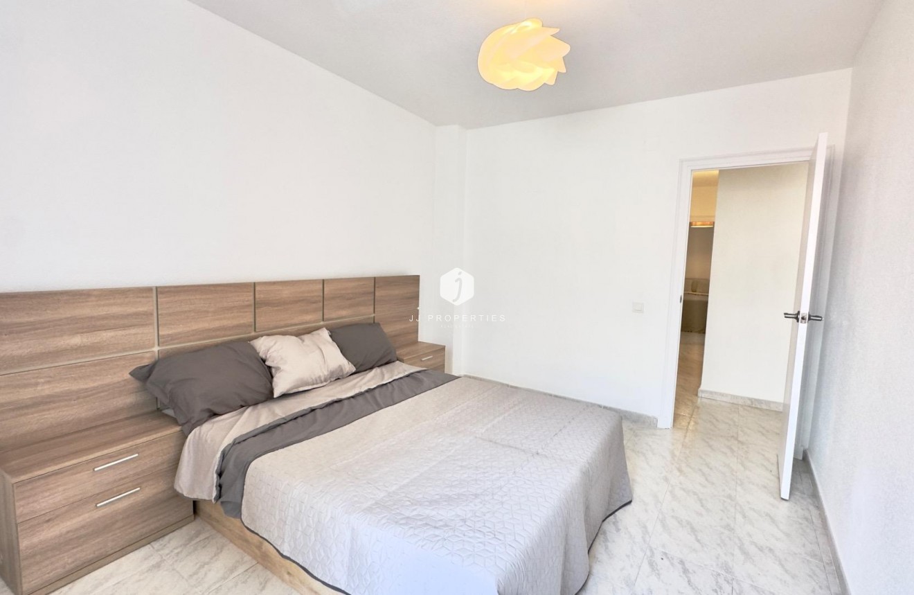 Aus zweiter Hand - Wohnung -
Torrevieja - Estacion de autobuses