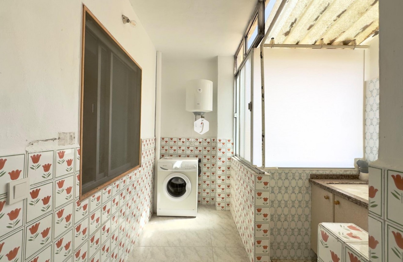 Aus zweiter Hand - Wohnung -
Torrevieja - Estacion de autobuses
