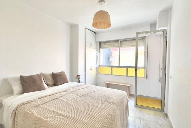 Aus zweiter Hand - Wohnung -
Torrevieja - Estacion de autobuses