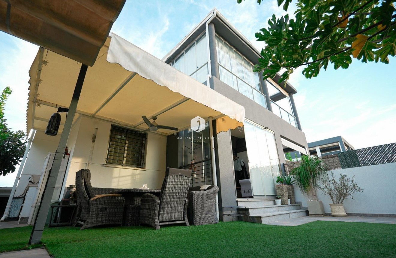 D'occasion - Chalet -
Torrevieja - aguas nuevas