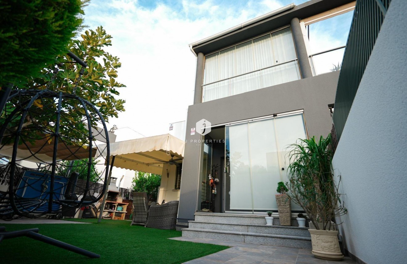 D'occasion - Chalet -
Torrevieja - aguas nuevas