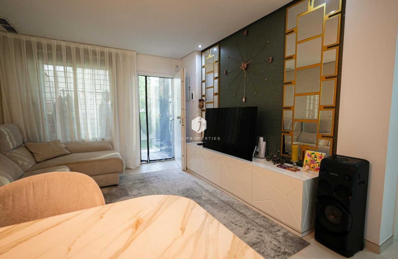 D'occasion - Chalet -
Torrevieja - aguas nuevas