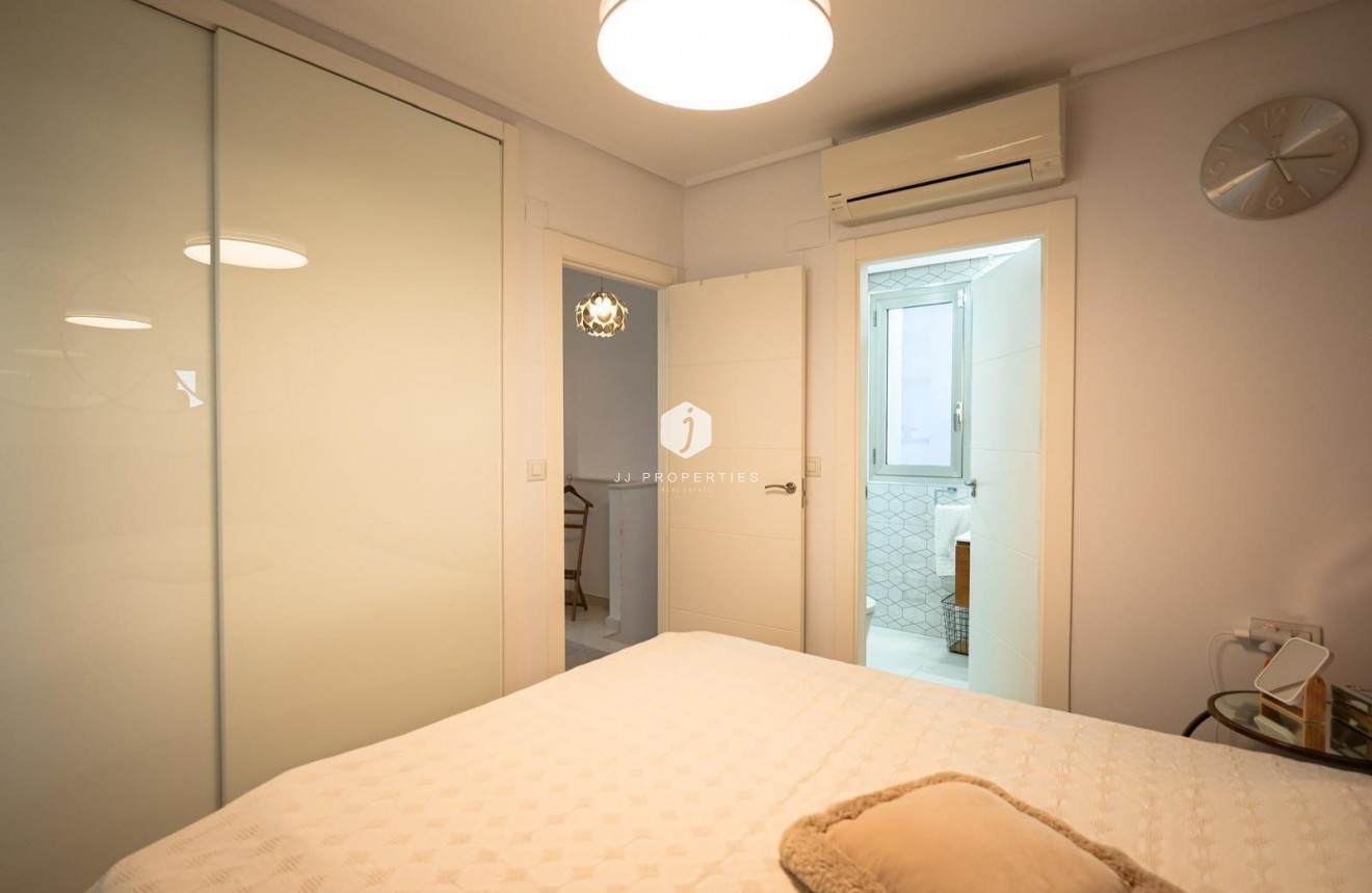D'occasion - Chalet -
Torrevieja - aguas nuevas