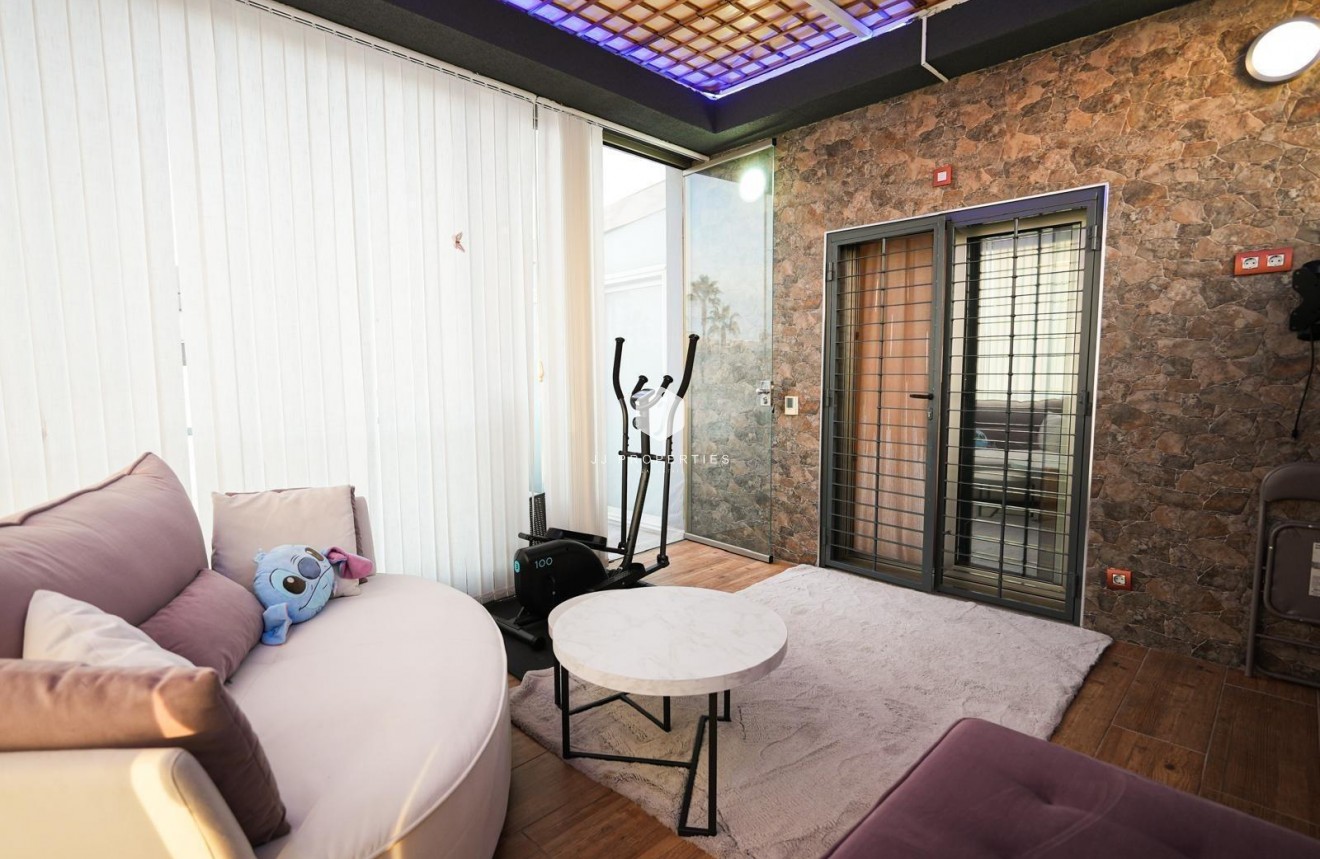 D'occasion - Chalet -
Torrevieja - aguas nuevas