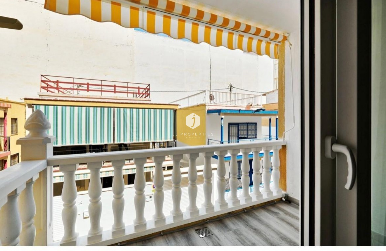 Tweedehands - Appartement / flat -
Torrevieja - Centro