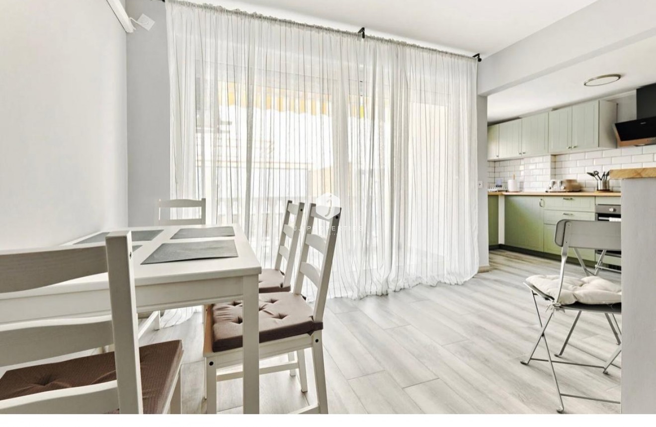 Tweedehands - Appartement / flat -
Torrevieja - Centro