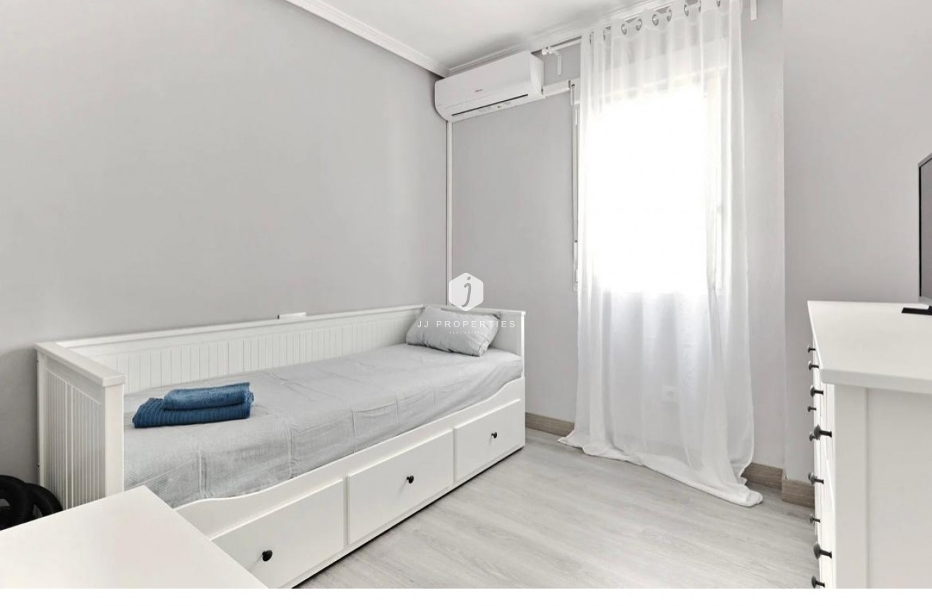 Tweedehands - Appartement / flat -
Torrevieja - Centro