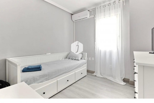Tweedehands - Appartement / flat -
Torrevieja - Centro