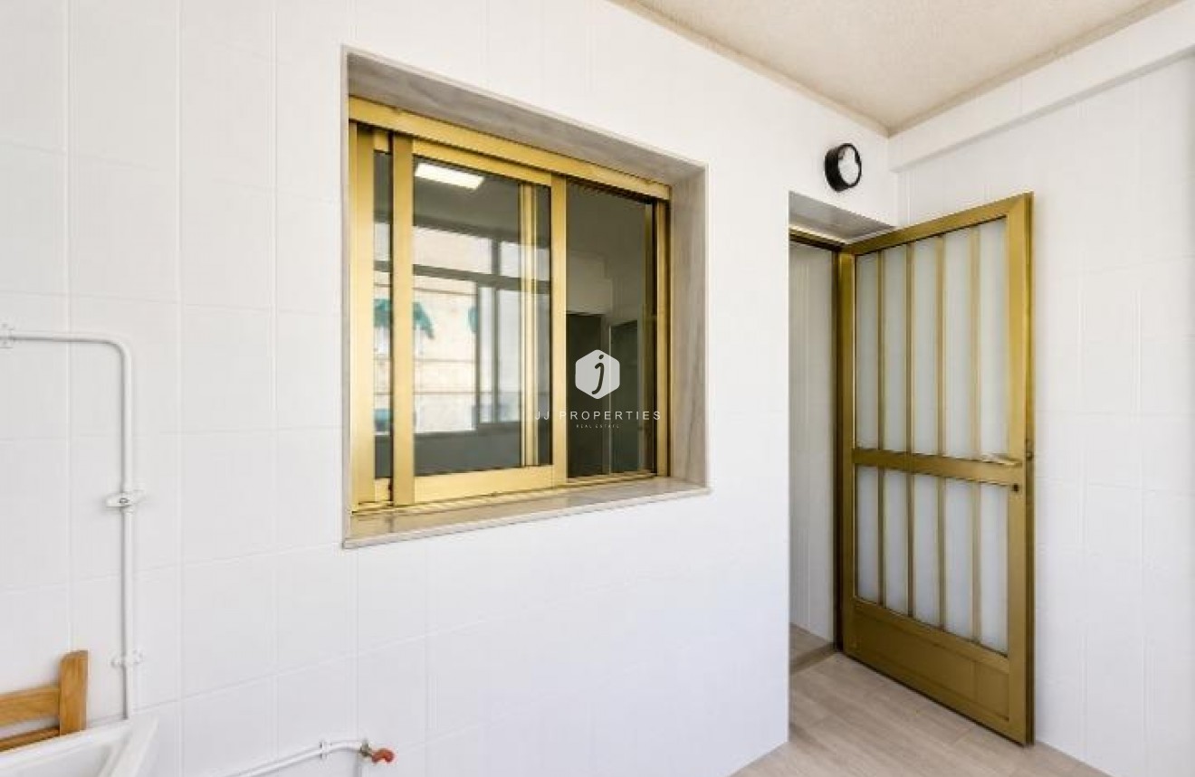 D'occasion - Appartement -
Torrevieja - Acequion
