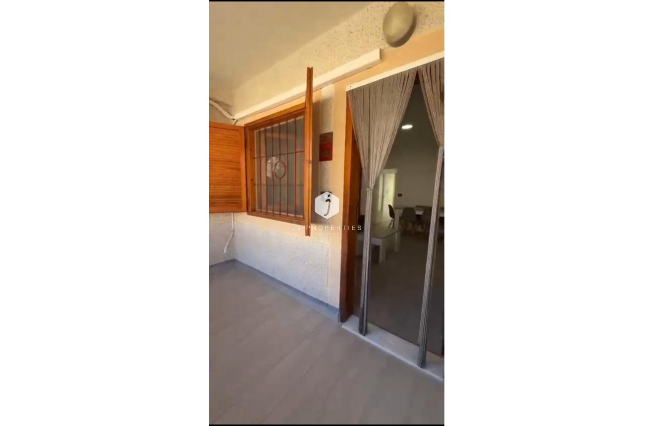 D'occasion - Appartement -
Torrevieja - Acequion
