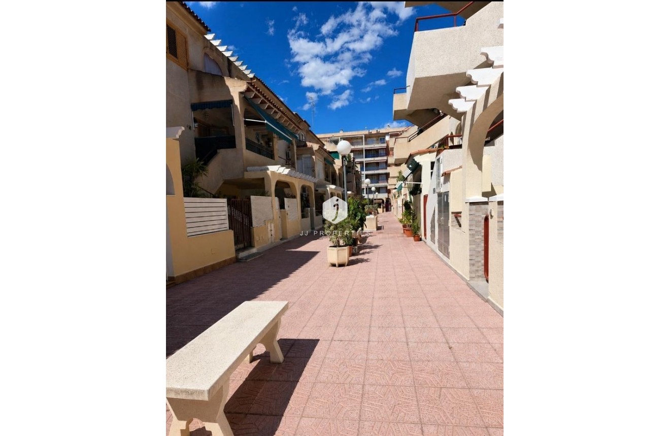 D'occasion - Appartement -
Torrevieja - Acequion