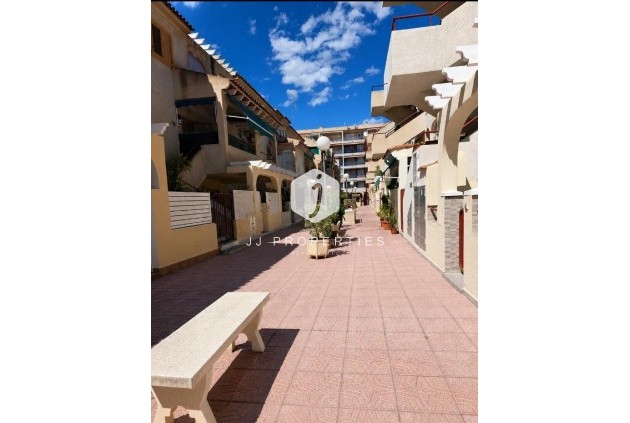 D'occasion - Appartement -
Torrevieja - Acequion