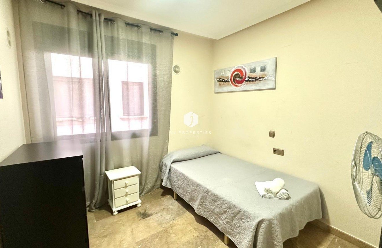 Z drugiej ręki - Mieszkanie w bloku -
Torrevieja