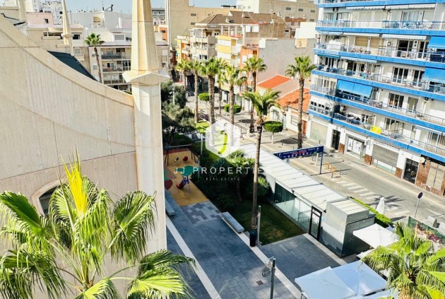 D'occasion - Appartement -
Torrevieja - Centro