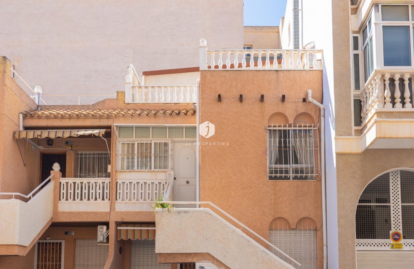 Resale - Bungalow -
Torrevieja - Centro